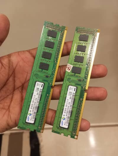 SAMSUNG 4 GB DDR3 COMPUTER RAM