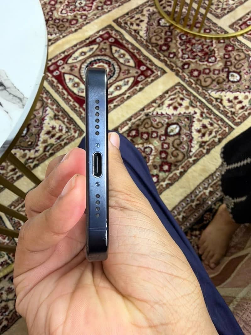 Apple iPhone 15 Pro Max 2