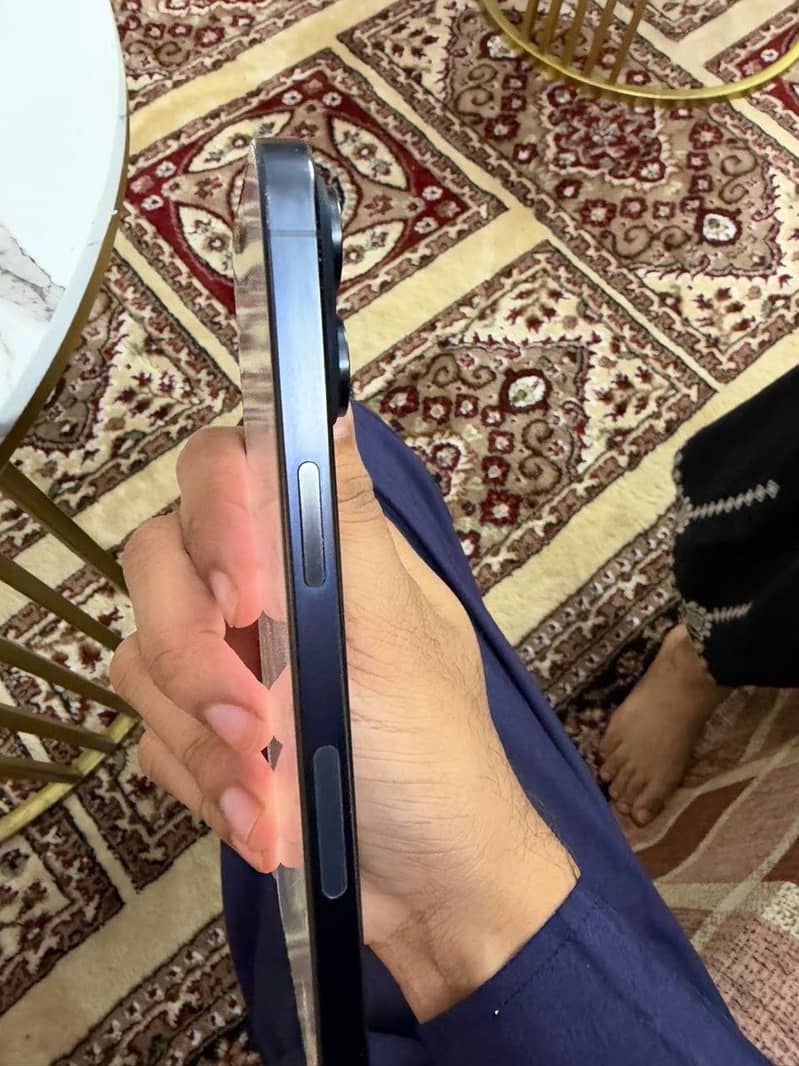 Apple iPhone 15 Pro Max 3
