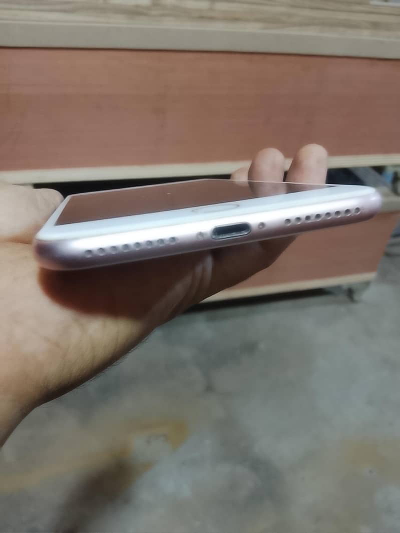 Apple iPhone 7 Plus 4