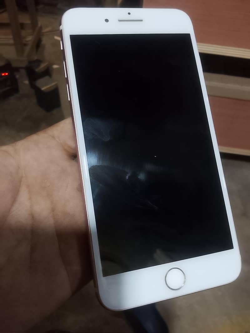 Apple iPhone 7 Plus 6