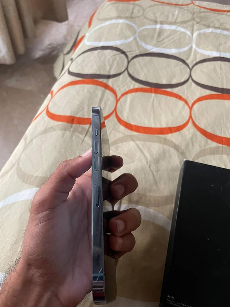 Apple iPhone 13 Pro 4