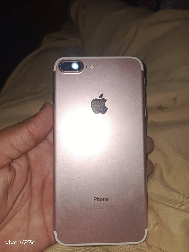 Apple iPhone 7 Plus 0
