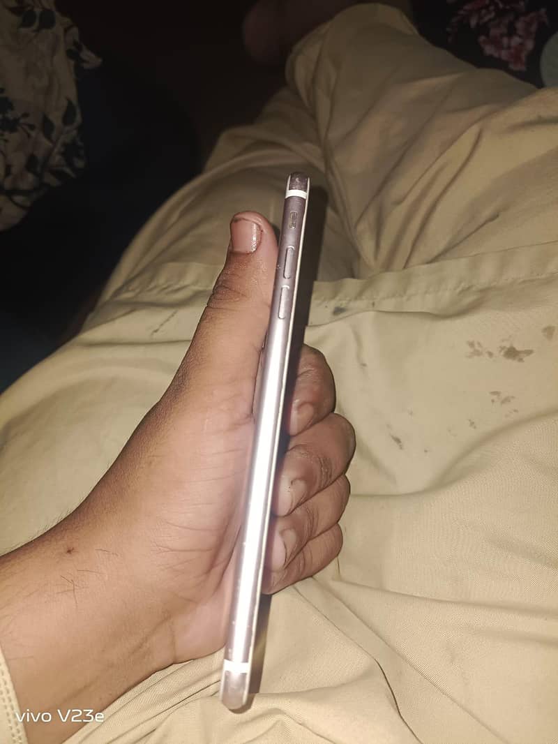 Apple iPhone 7 Plus 1