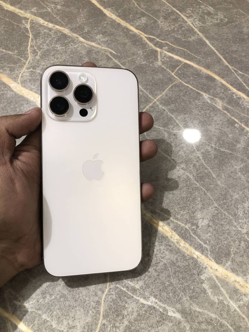 Apple iPhone 16 pro max 0