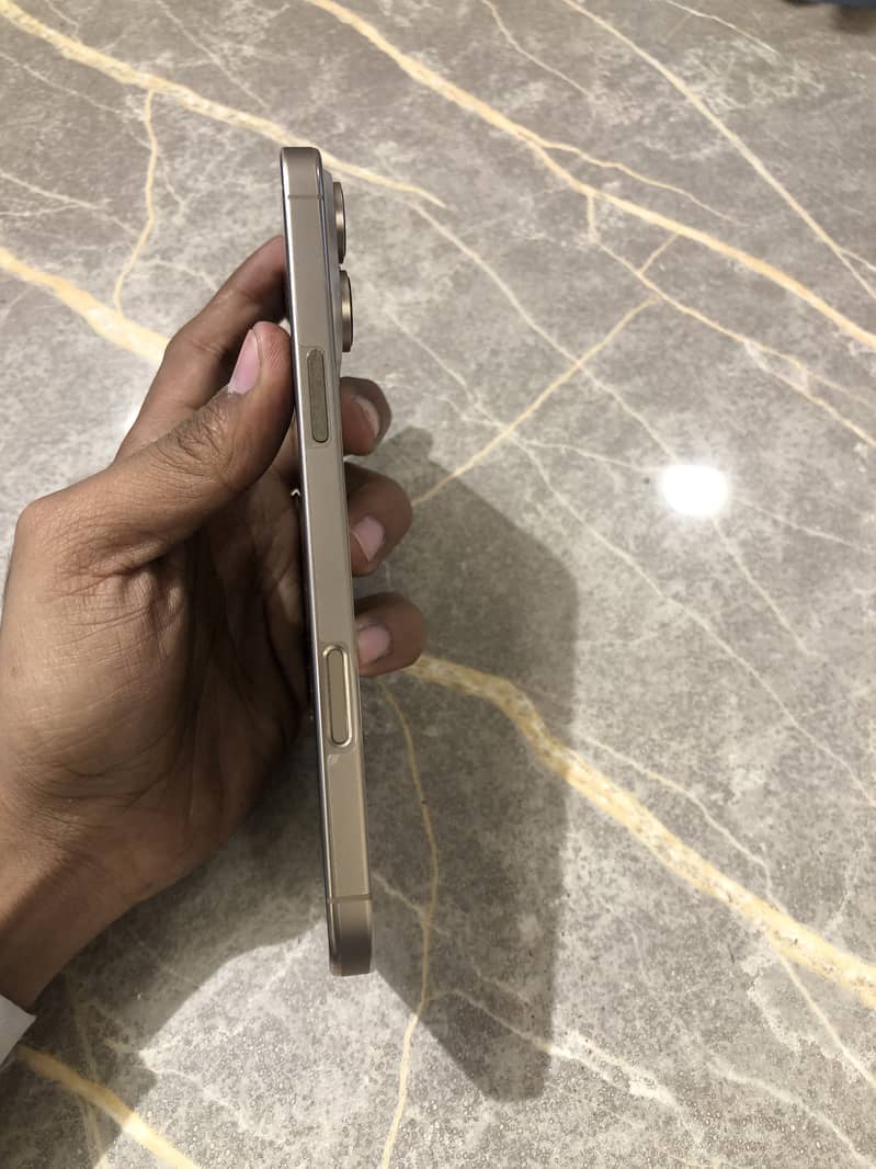 Apple iPhone 16 pro max 1