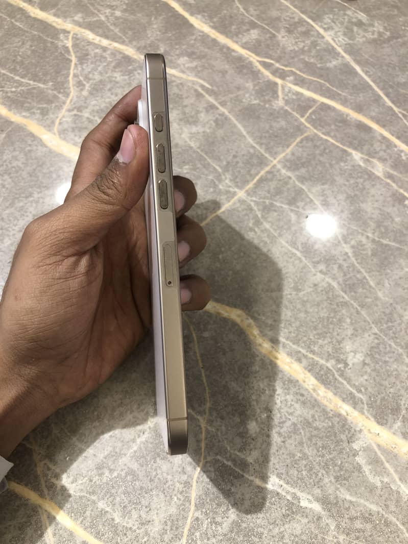 Apple iPhone 16 pro max 2