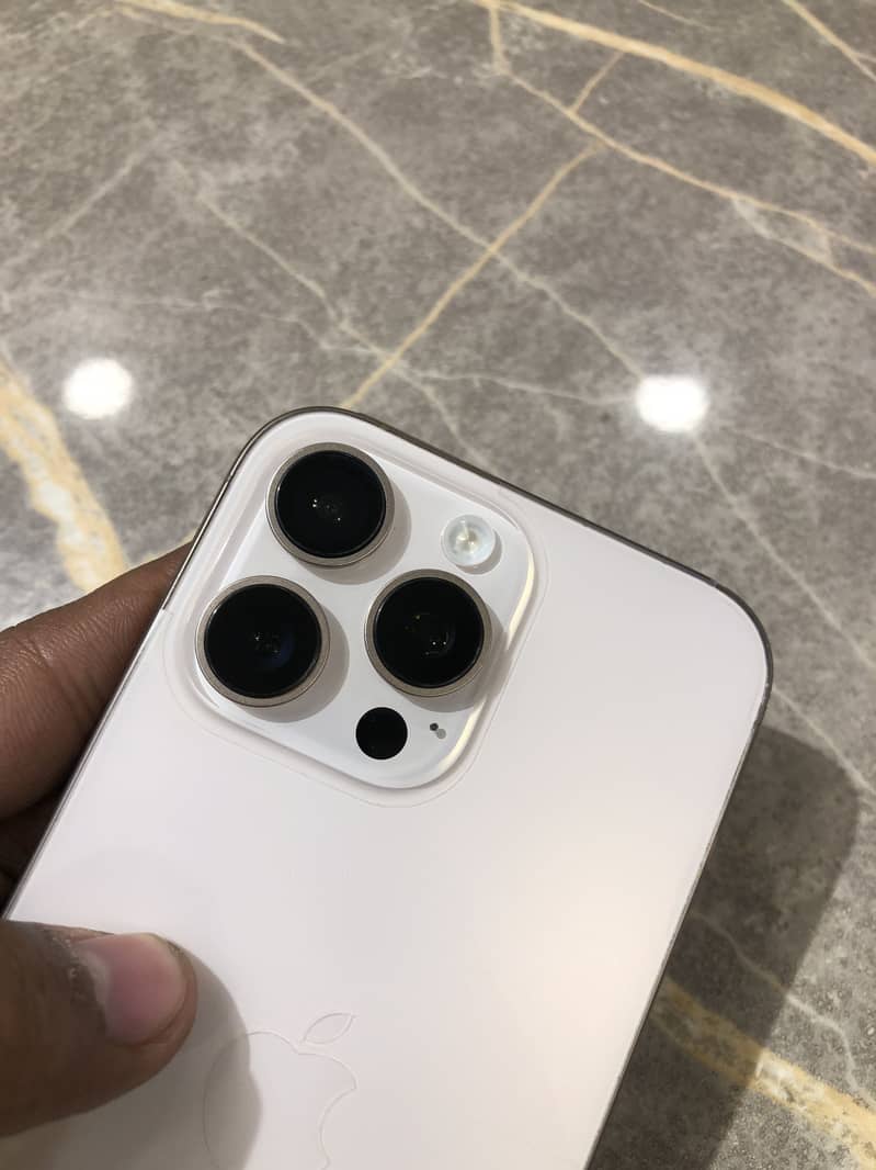 Apple iPhone 16 pro max 5