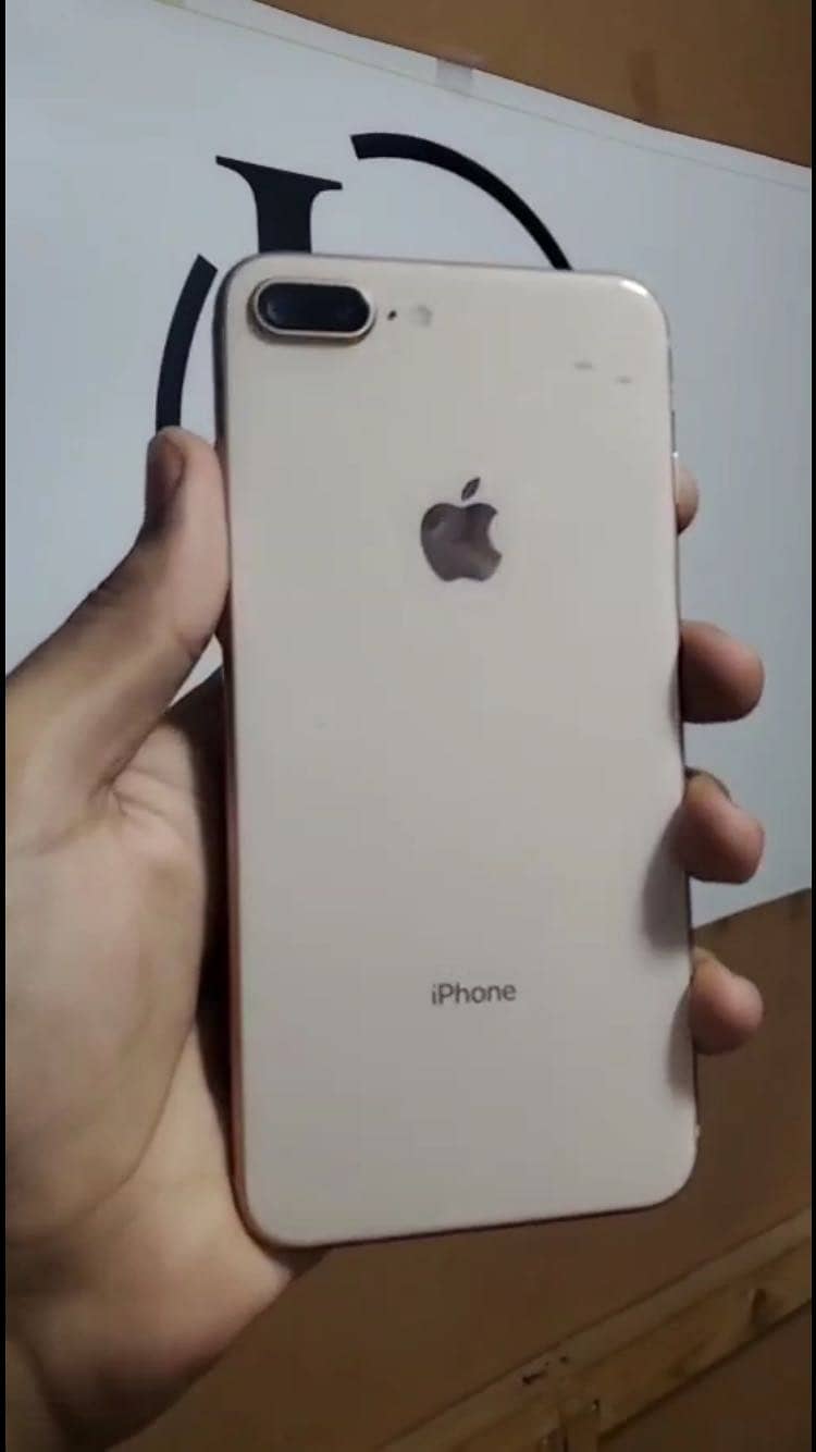 Apple iPhone 8 Plus 1