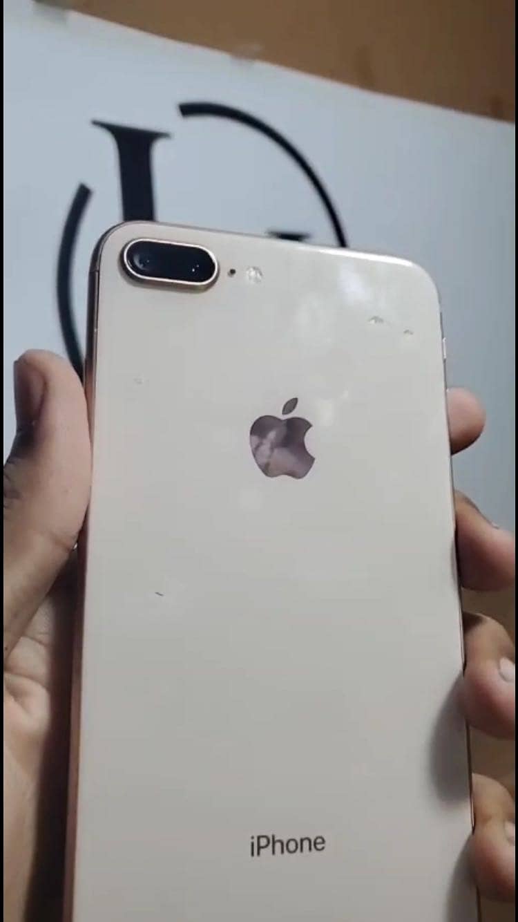 Apple iPhone 8 Plus 3