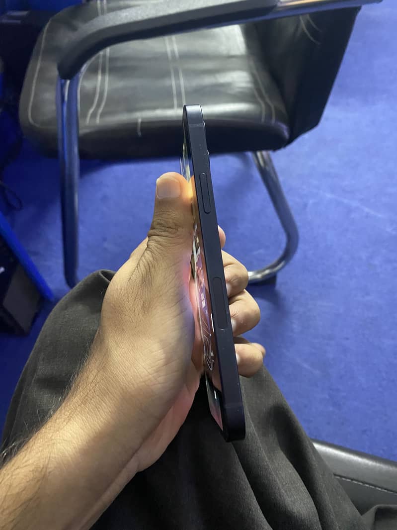 Apple iPhone 12 3