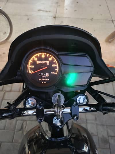 Suzuki 110s black colour