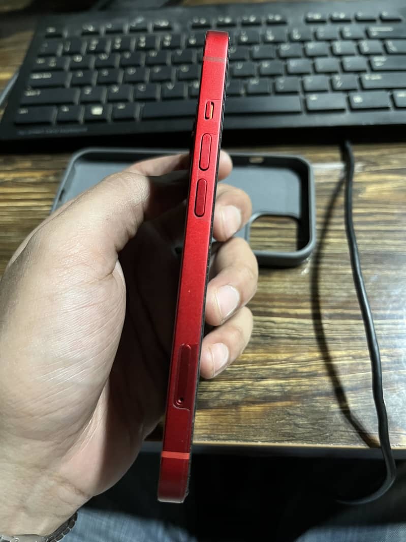 Apple iPhone 13 5
