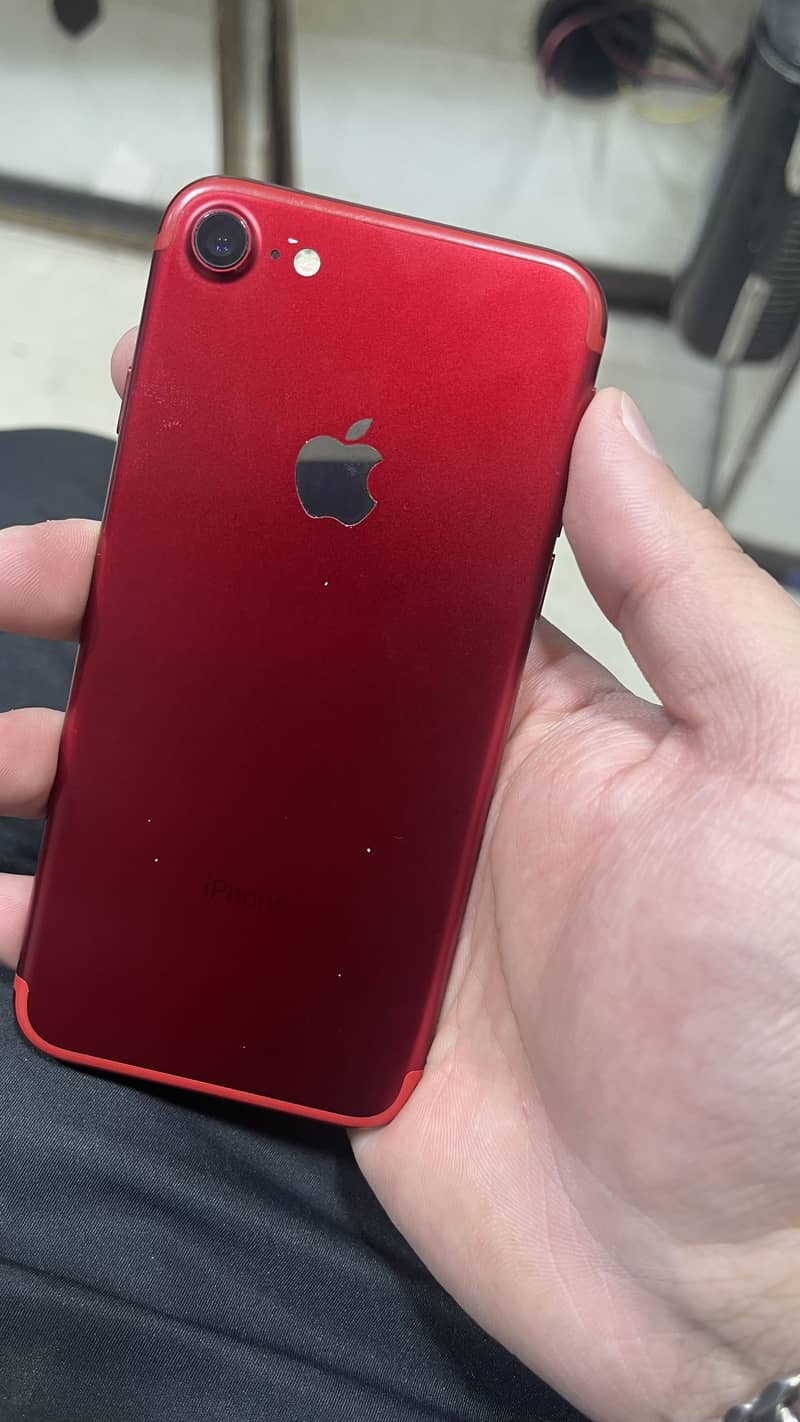 Apple iPhone 7 0
