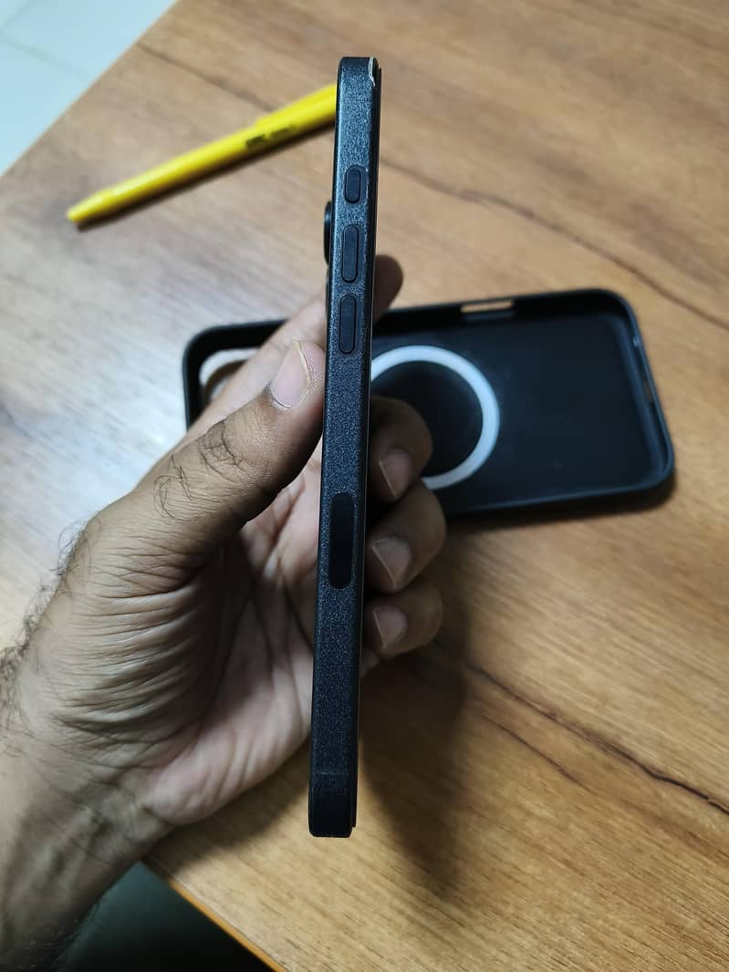 Apple iPhone 16 Pro Max 1