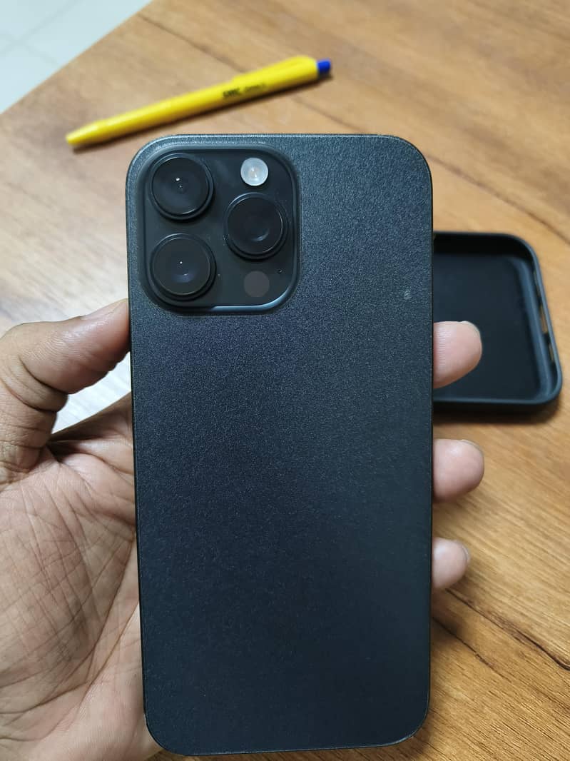 Apple iPhone 16 Pro Max 4