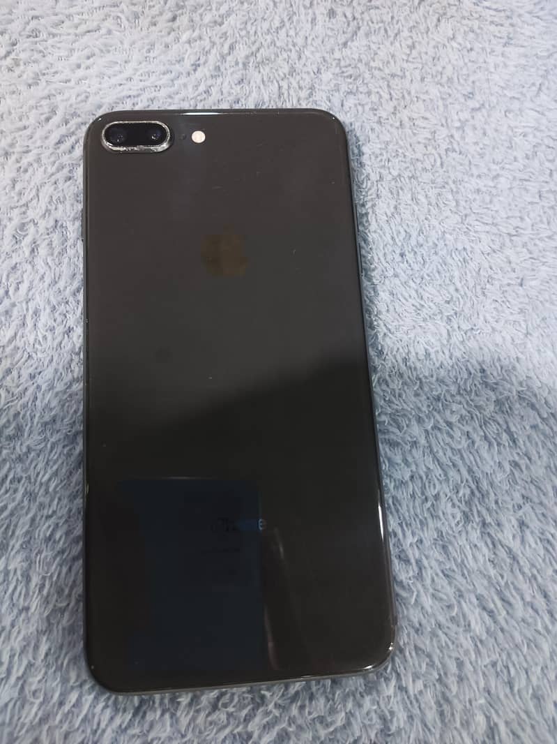 Apple iPhone 8 Plus 1