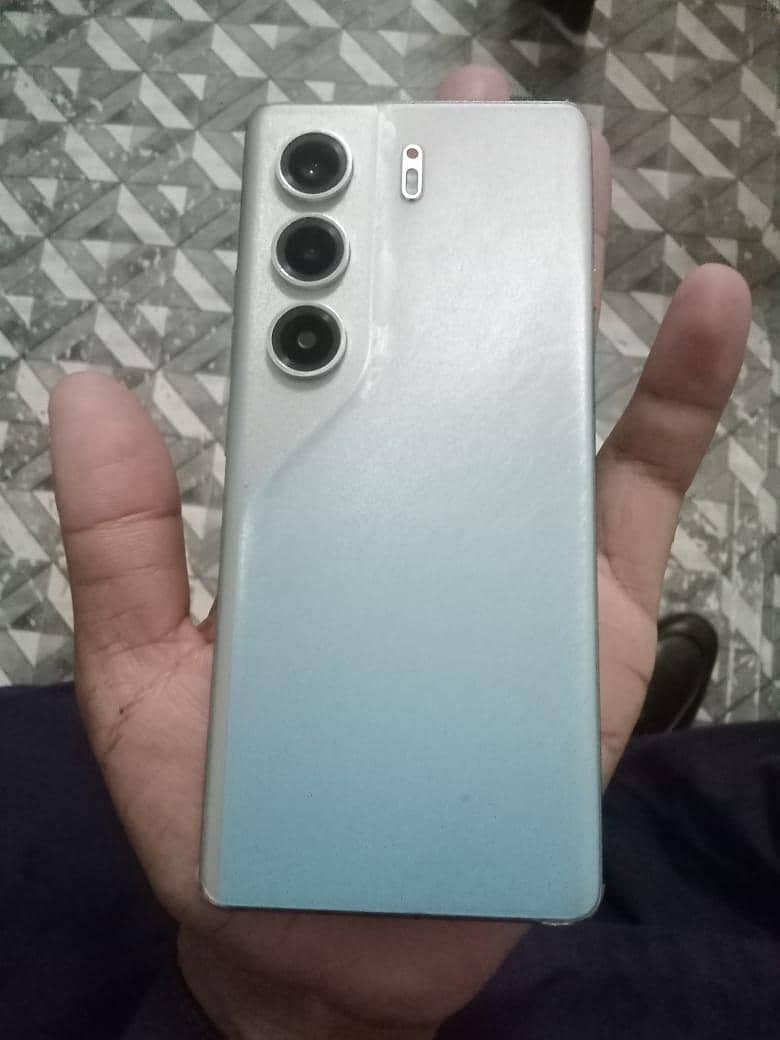 Tecno CAMON 40 Pro 0
