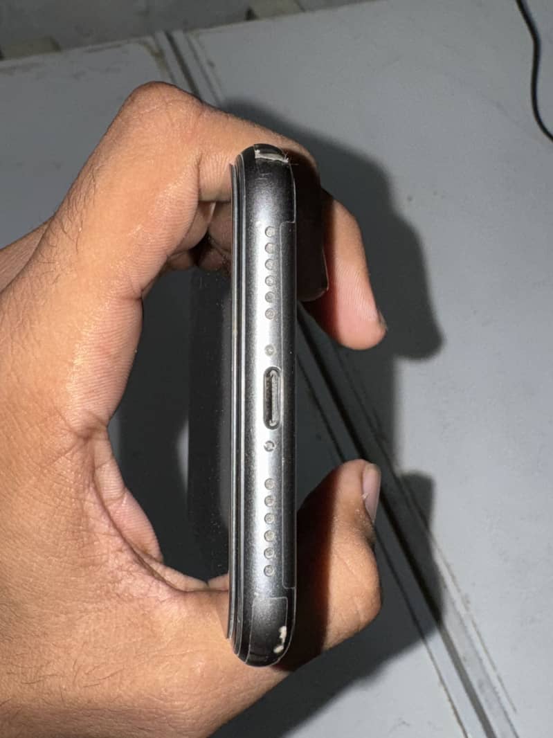Apple iPhone 11 3