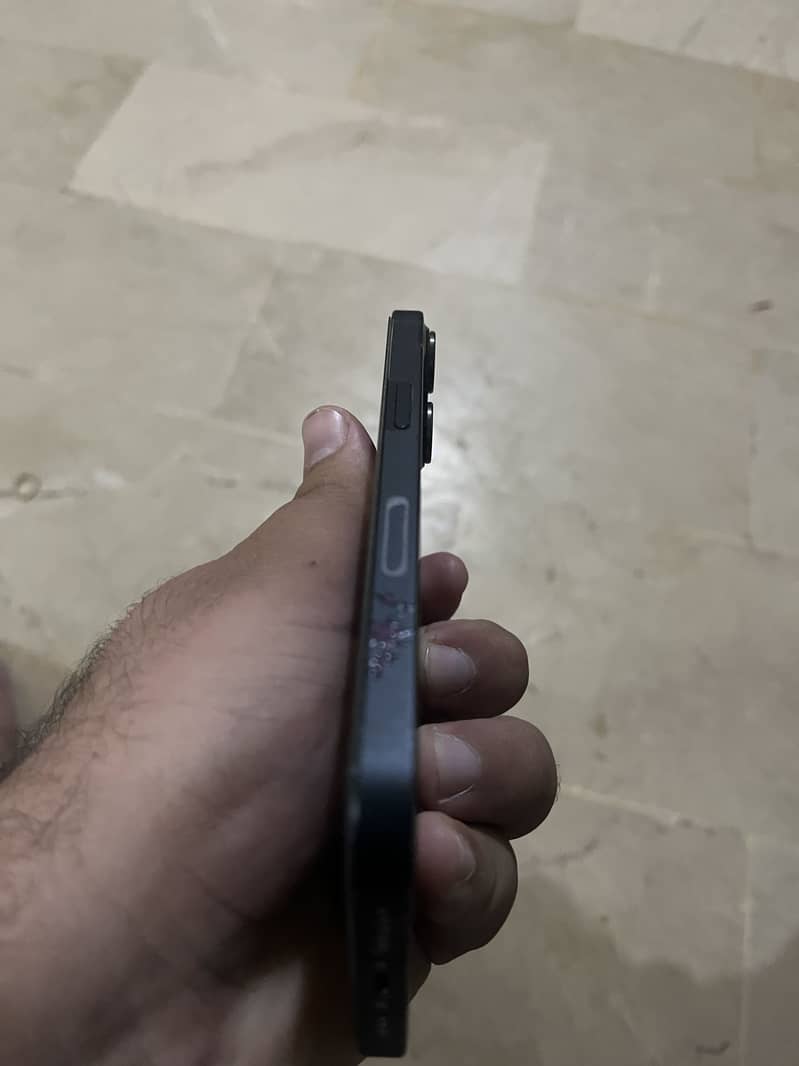 Apple iPhone 13 5