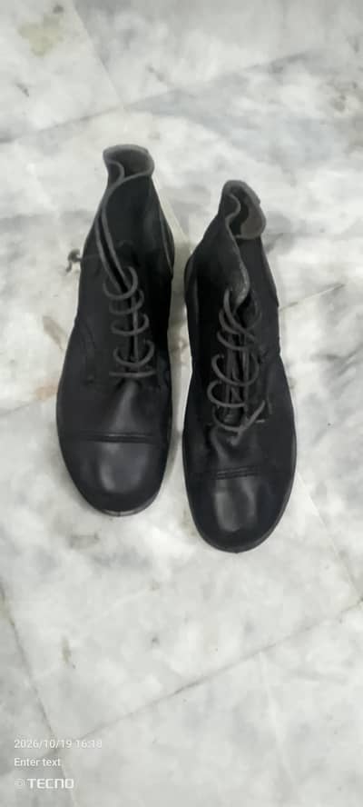 long shoe size 10