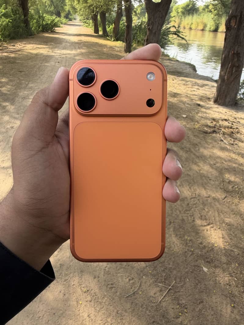 Apple iPhone 17 Pro Max 1