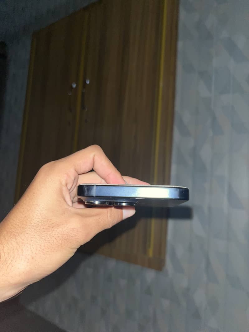 Apple iPhone 15 Pro Max 0