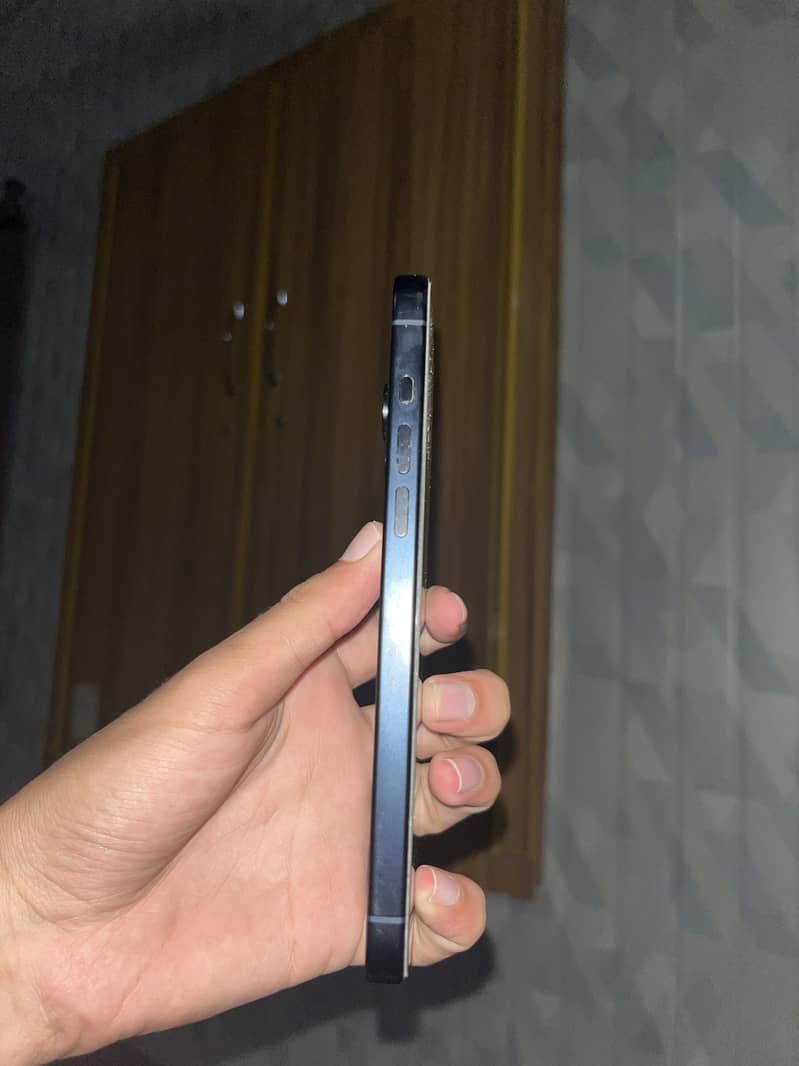 Apple iPhone 15 Pro Max 2