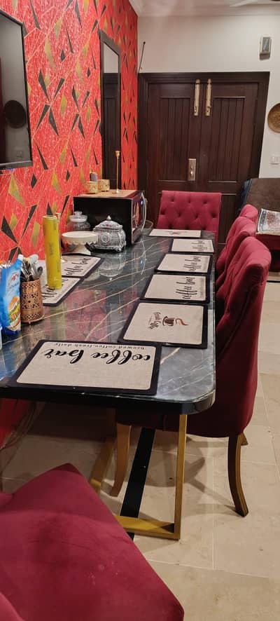 8 seater dinning table for sale. . . . . !!!!