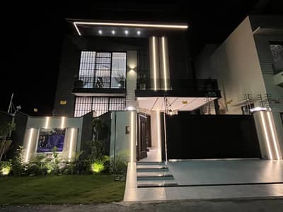 DESIRE HOMES OFFER 10 MARLA HOUSE FOR SALE IN TOP LOCATION OF PHASE 7