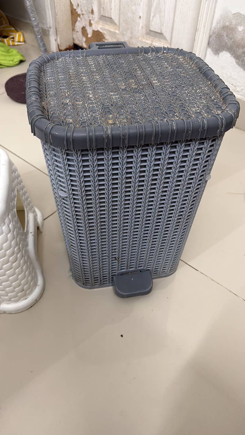 Dustbin 0