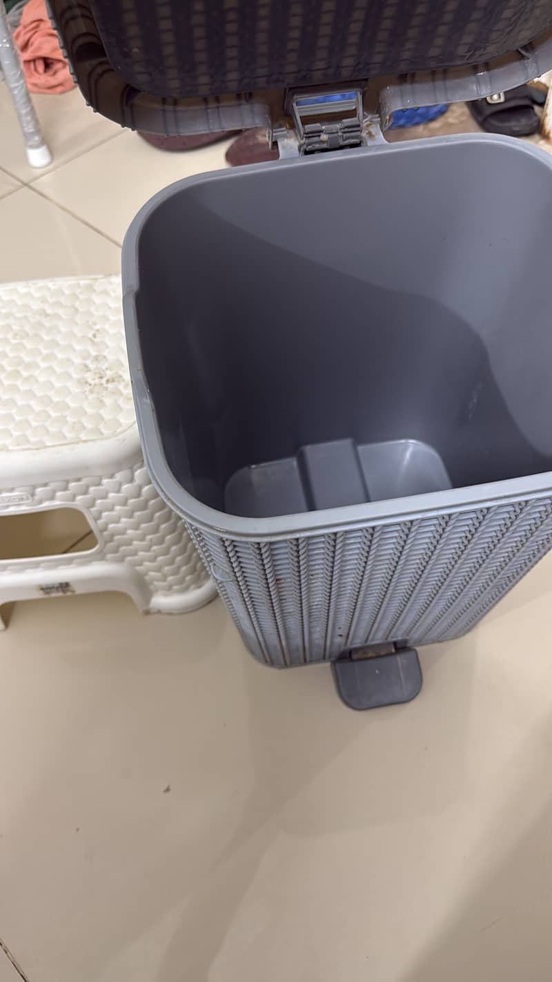 Dustbin 1