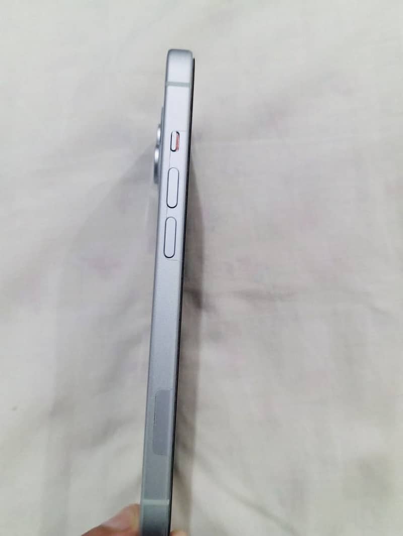 Apple iPhone 15 2