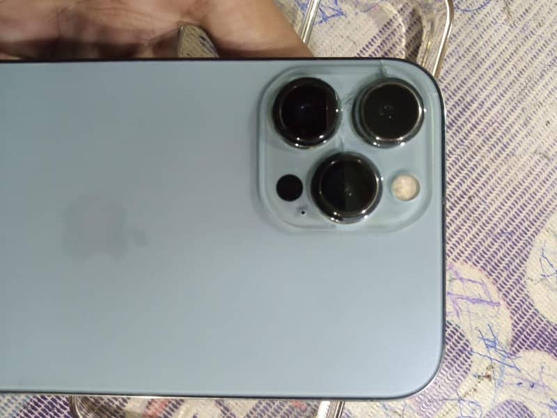 Apple iPhone 13 Pro Max 4