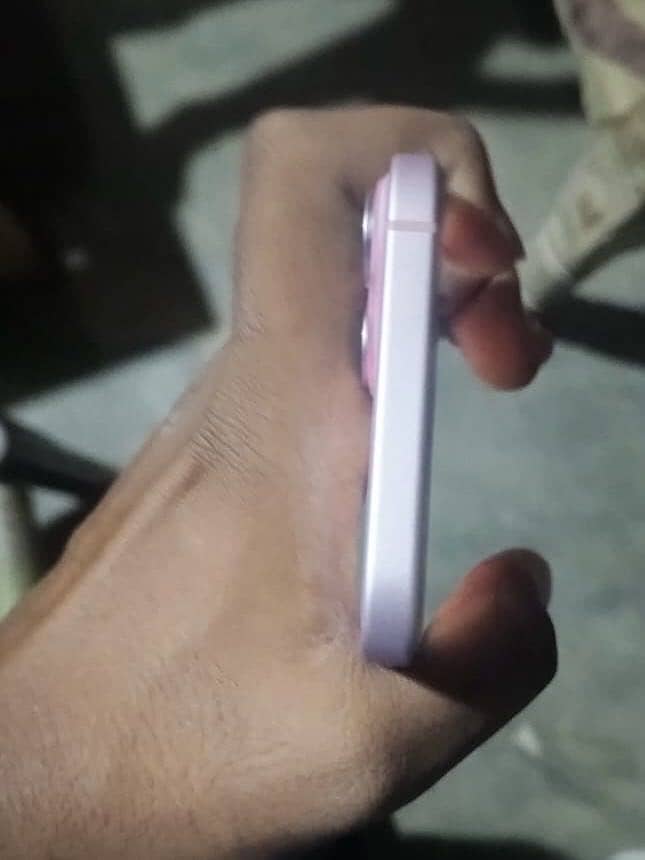 Apple iPhone 15 plus 4