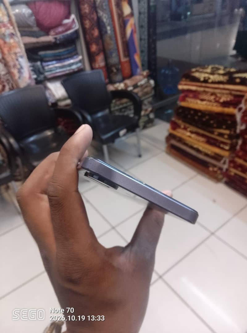 Realme Note 60 4