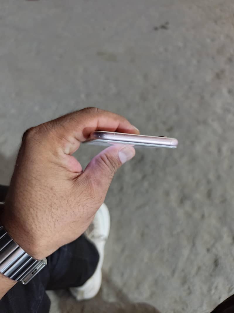 Apple iPhone 6S 4