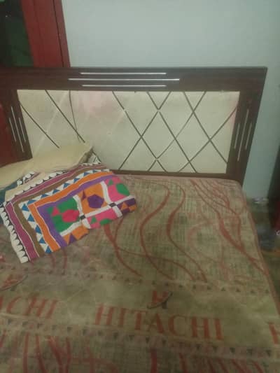 king size bed with alamri