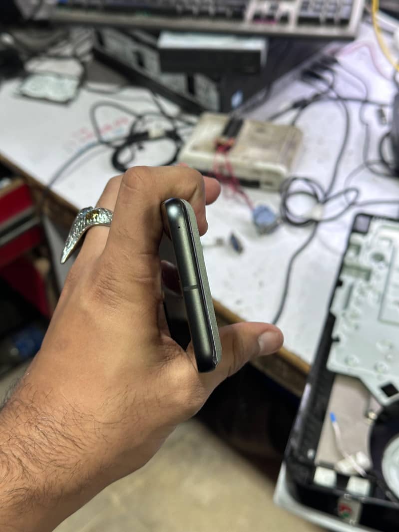 Google Pixel 8 4