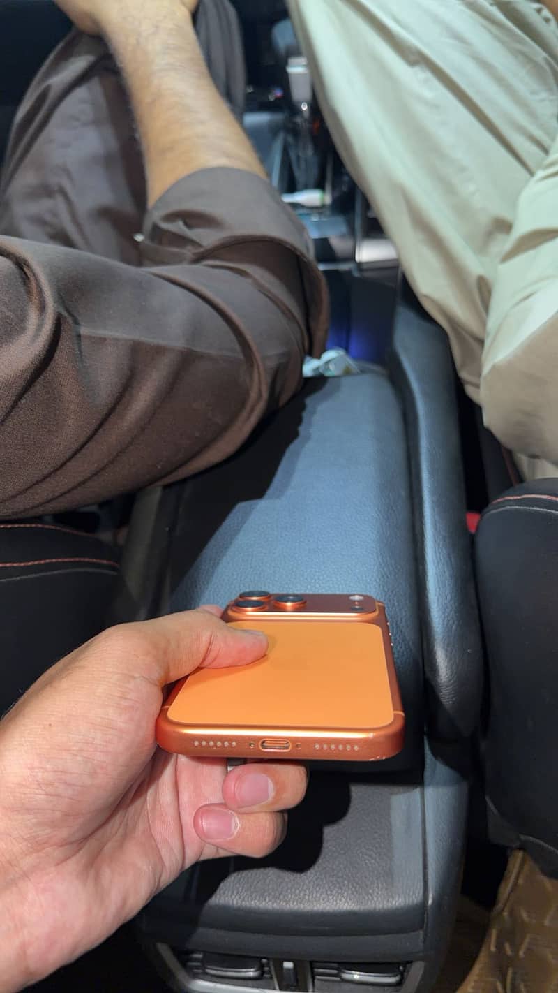 Apple iPhone 17 Pro Max 4