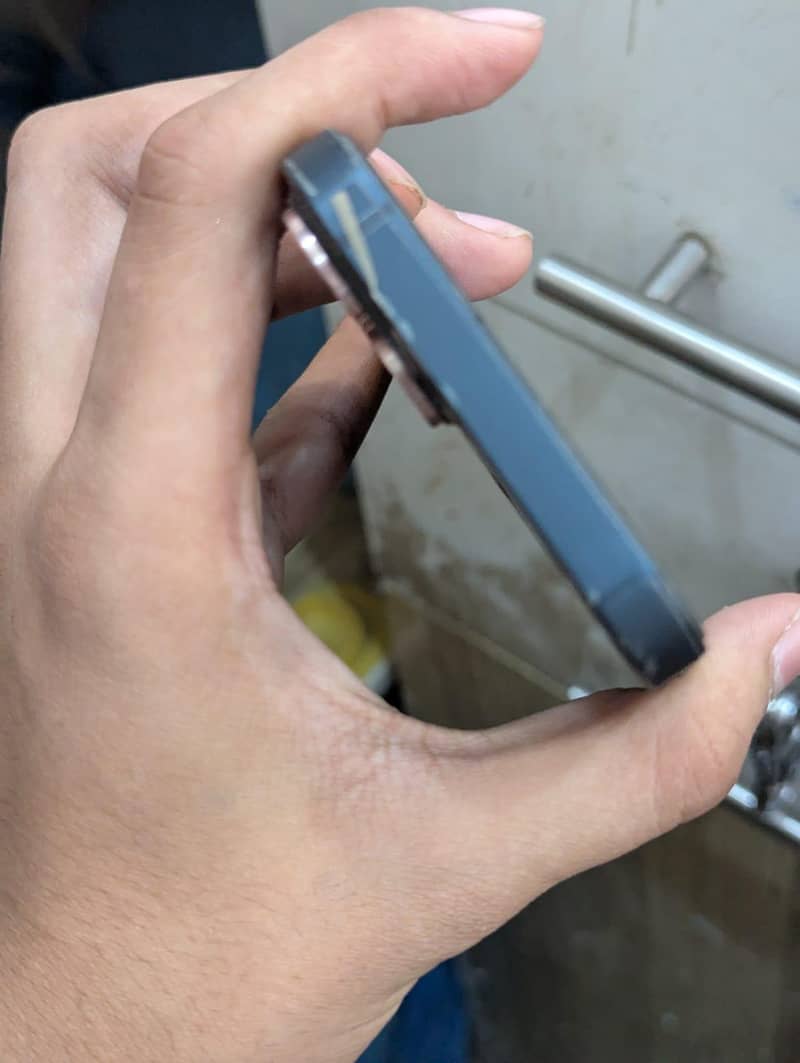 Apple iPhone 13 2