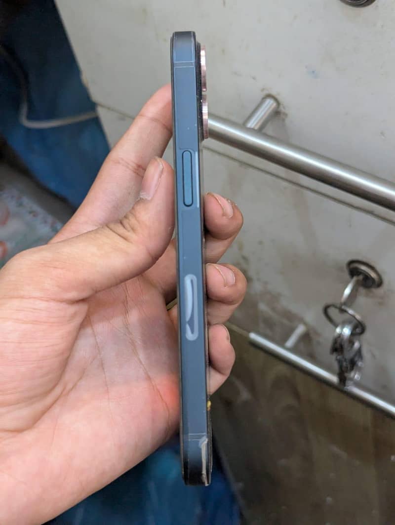 Apple iPhone 13 4
