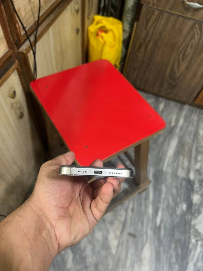 Apple iPhone 16 Pro Max 3