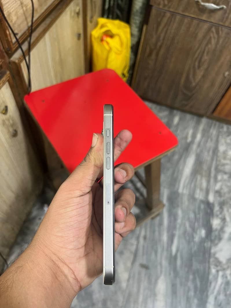 Apple iPhone 16 Pro Max 5