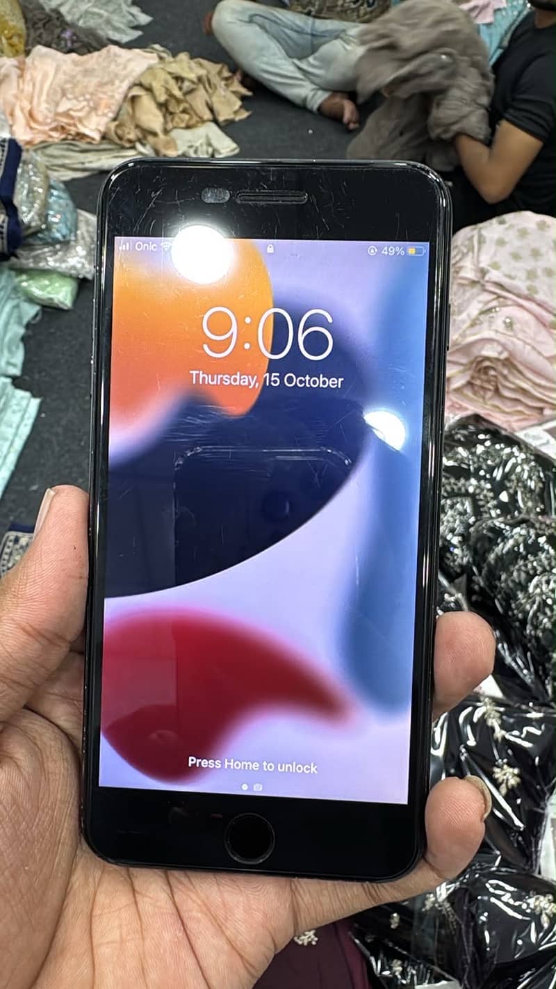 Apple iPhone 7 Plus 0