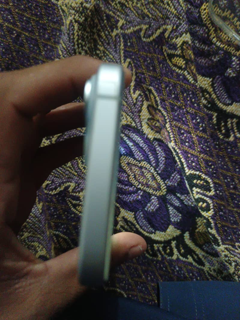 Apple iPhone 15 4
