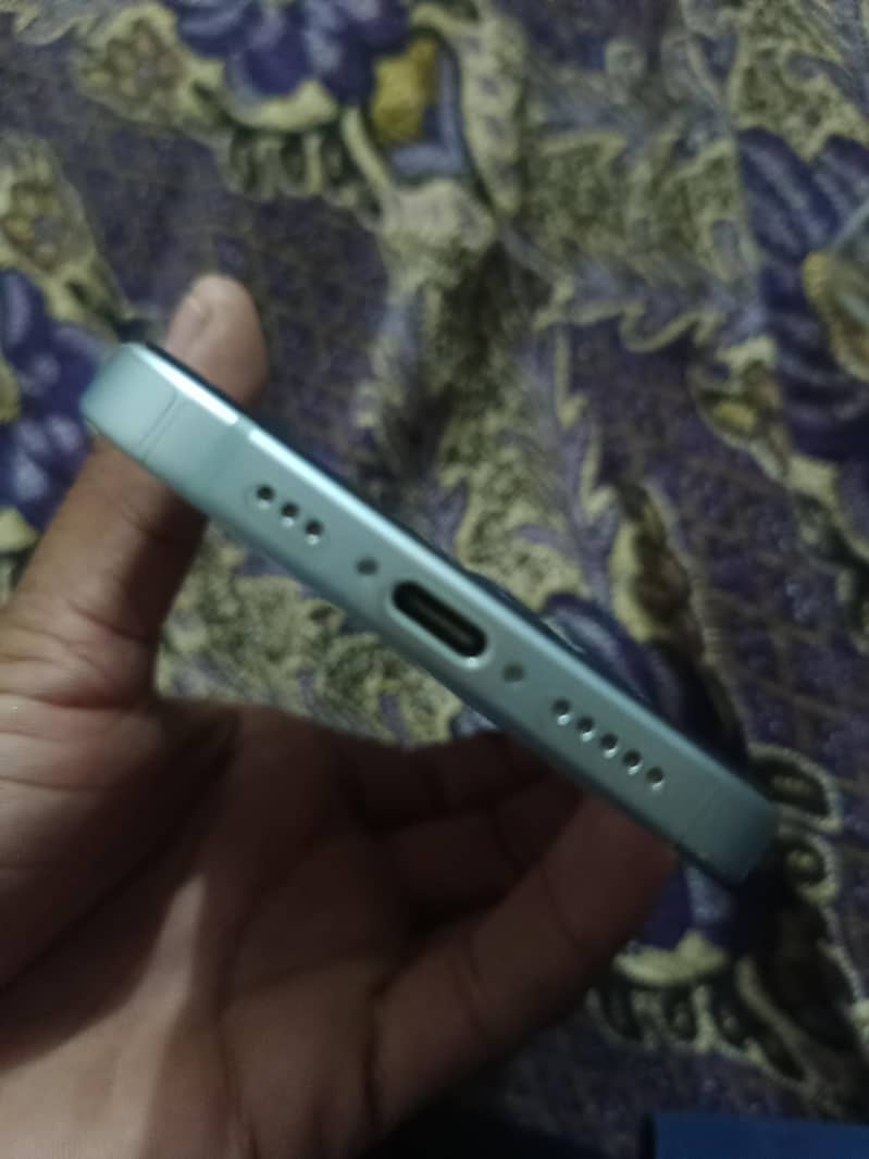 Apple iPhone 15 5