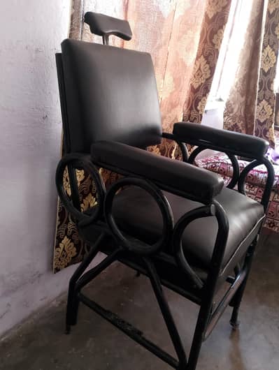 Barber chair with new cousin