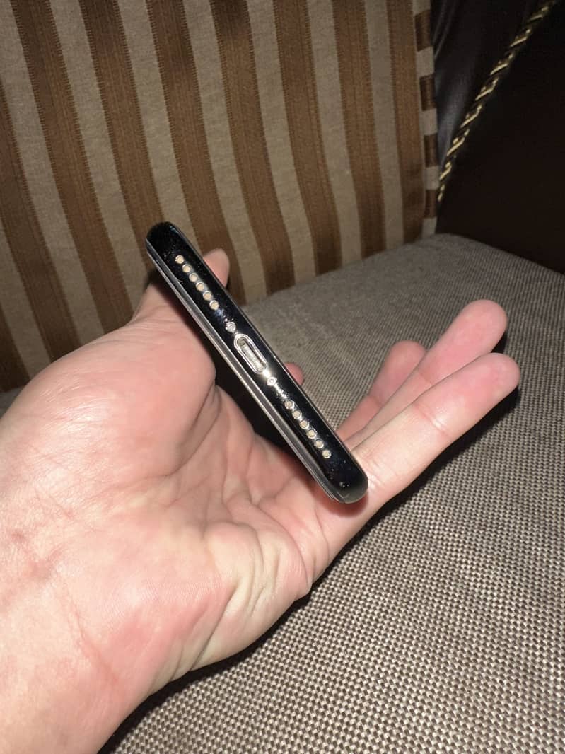 Apple iPhone X 3