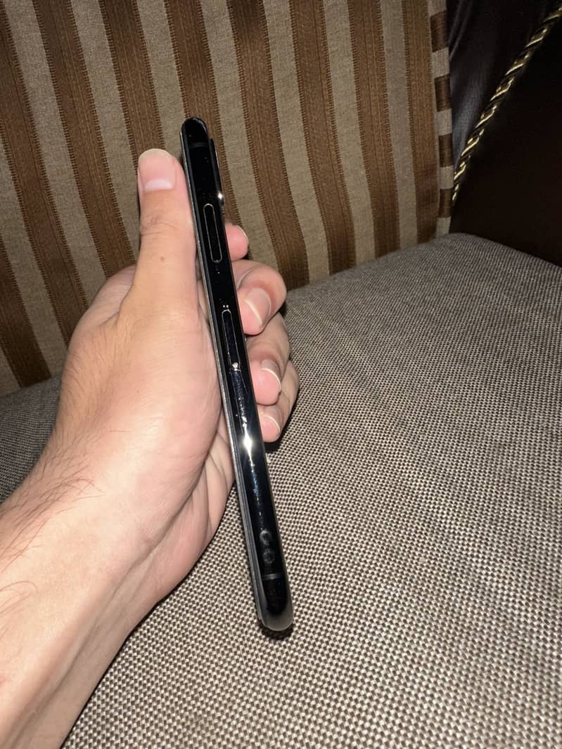 Apple iPhone X 4